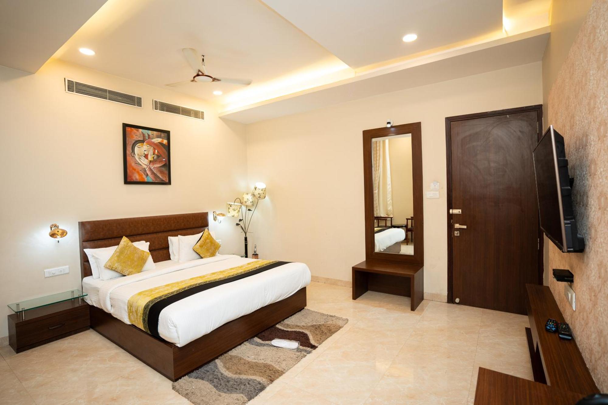 Hotel Radiance Courtyard Varanasi Exterior photo