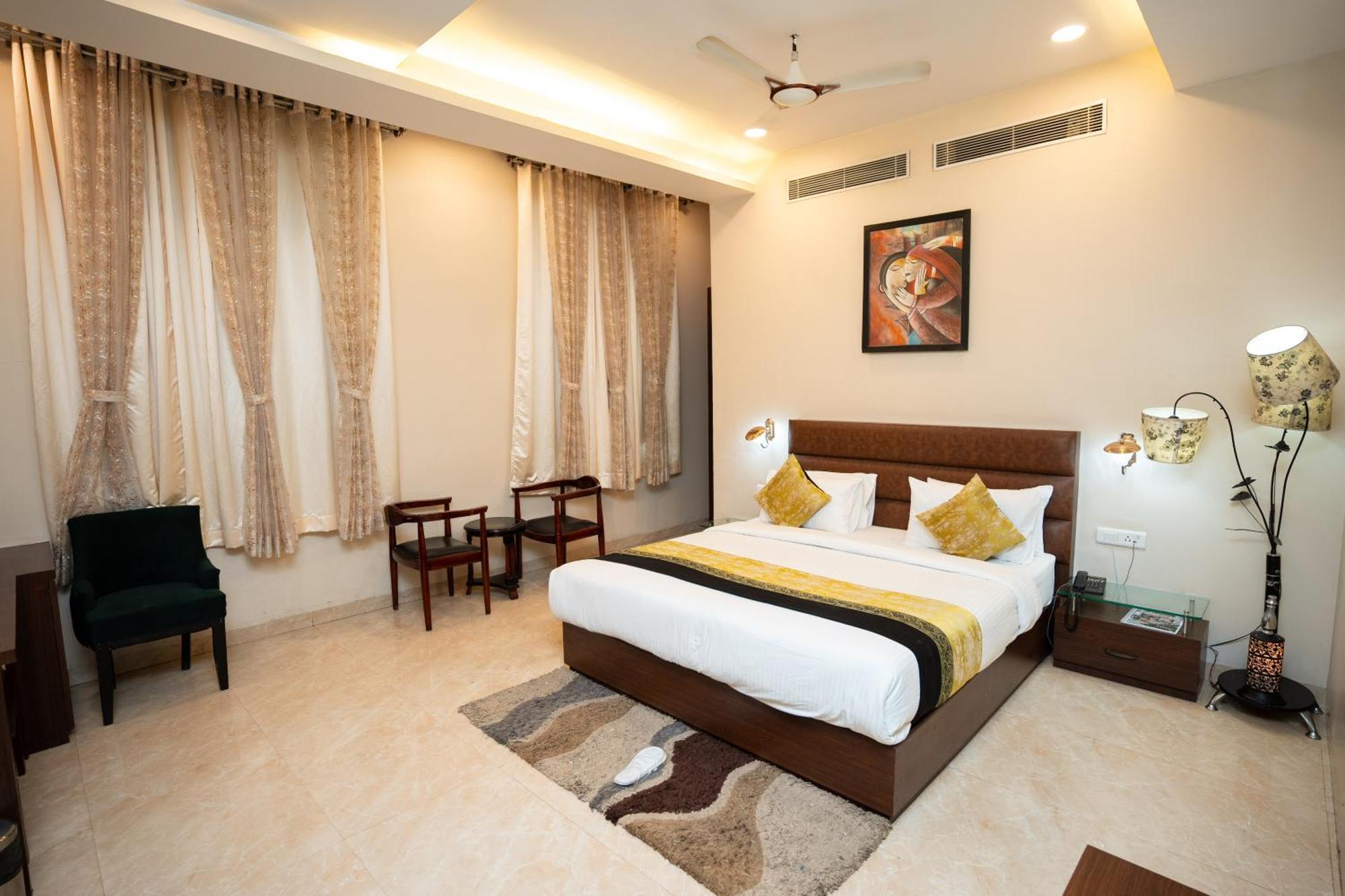 Hotel Radiance Courtyard Varanasi Exterior photo