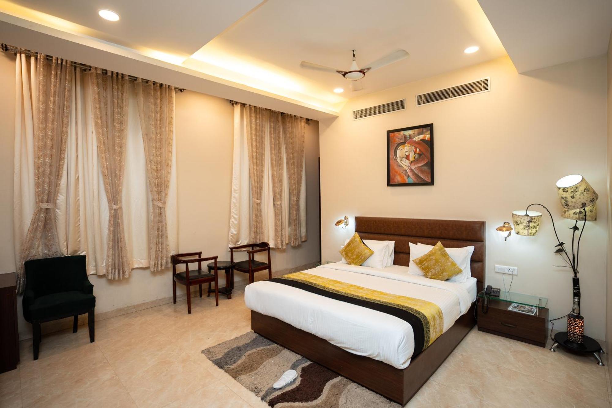 Hotel Radiance Courtyard Varanasi Exterior photo