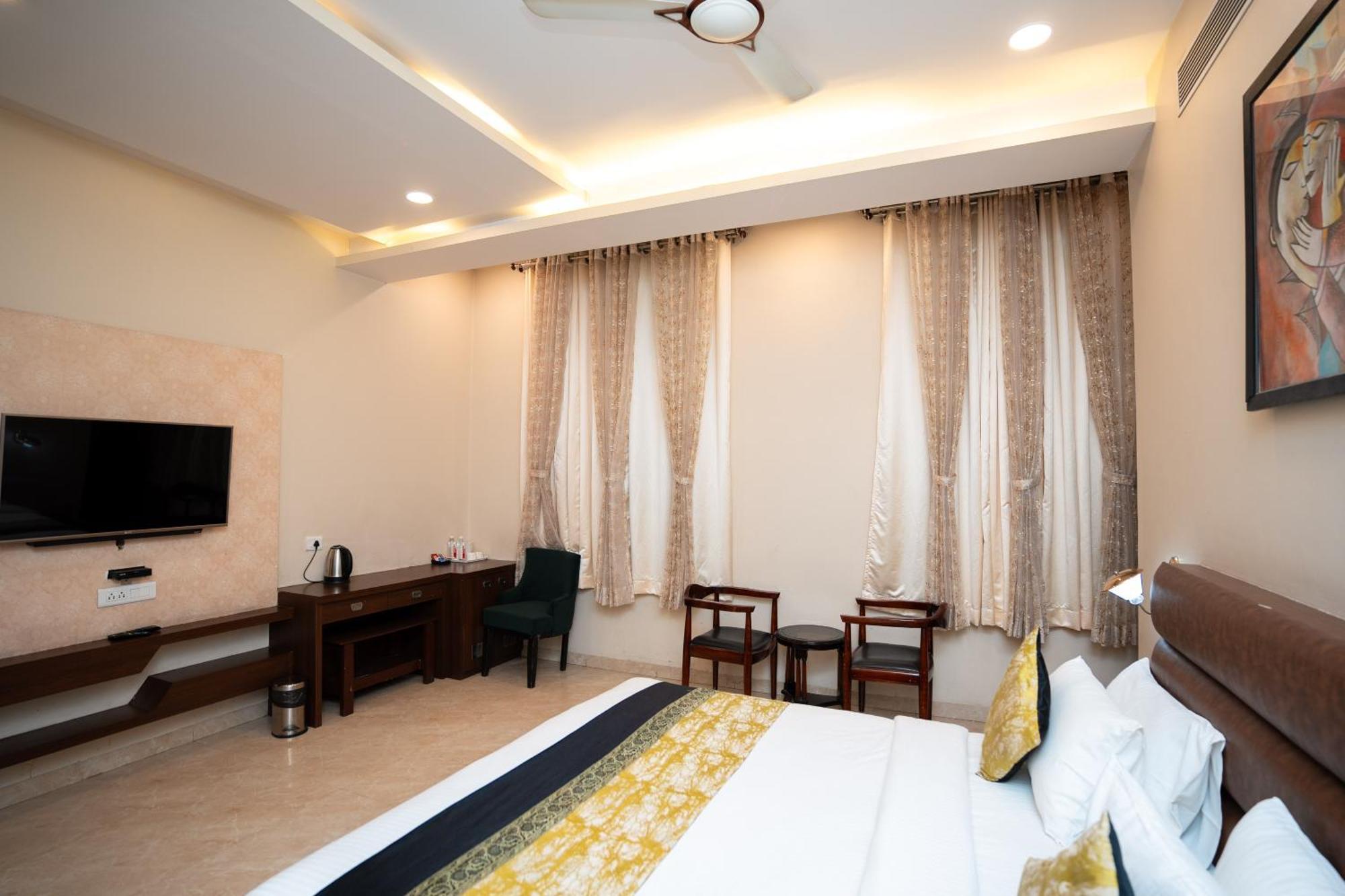 Hotel Radiance Courtyard Varanasi Exterior photo