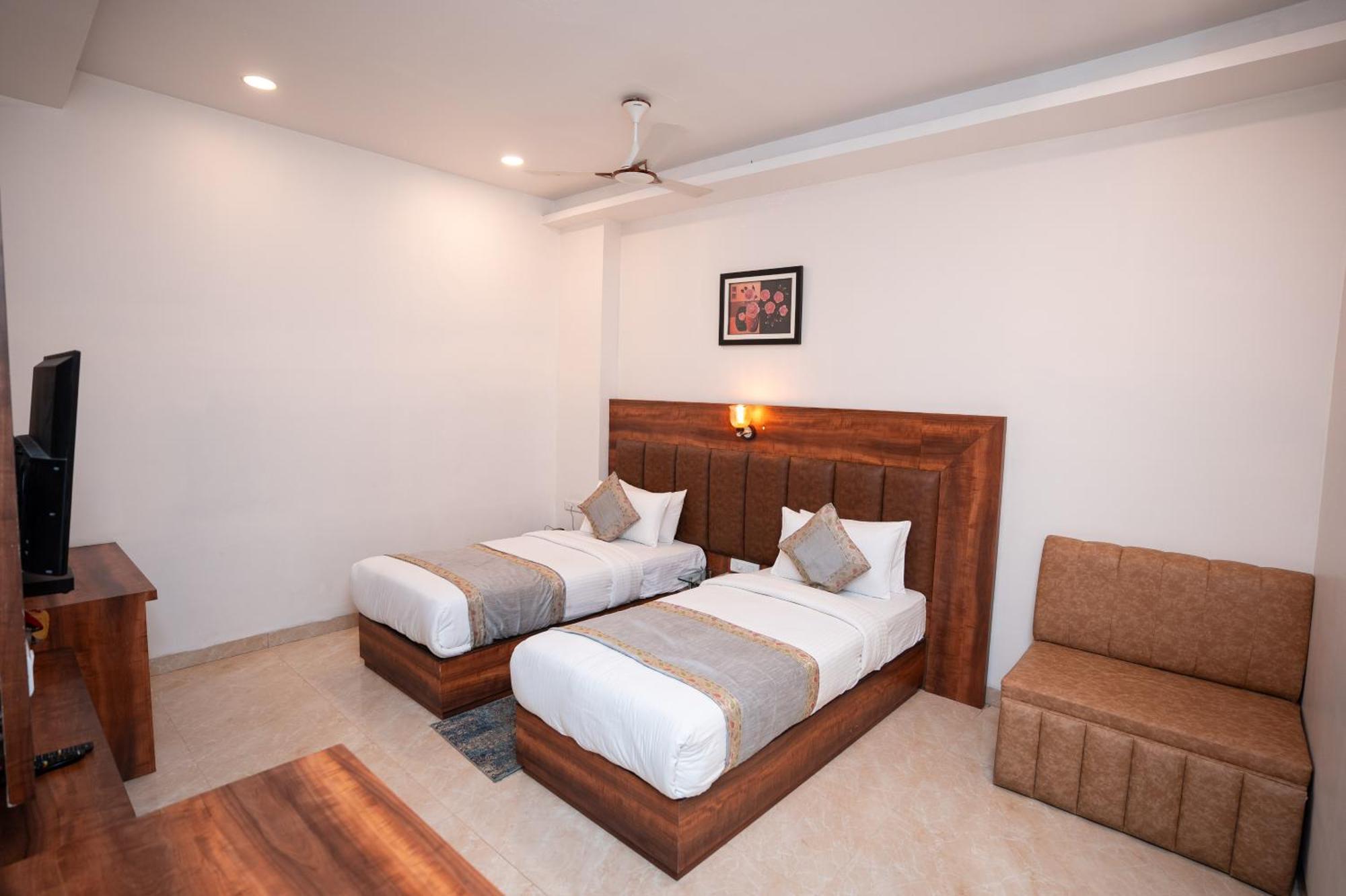 Hotel Radiance Courtyard Varanasi Exterior photo